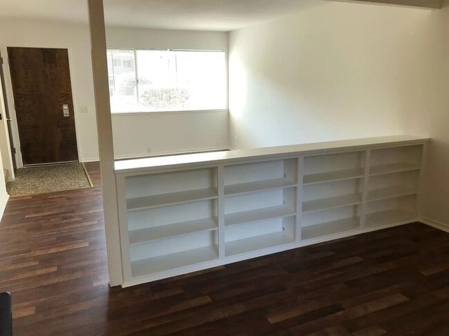 Building Photo - Davis 3 bedroom 2 bath condo in a great location-Fall rental