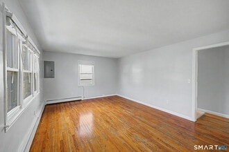 Building Photo - 22 Treat Ave