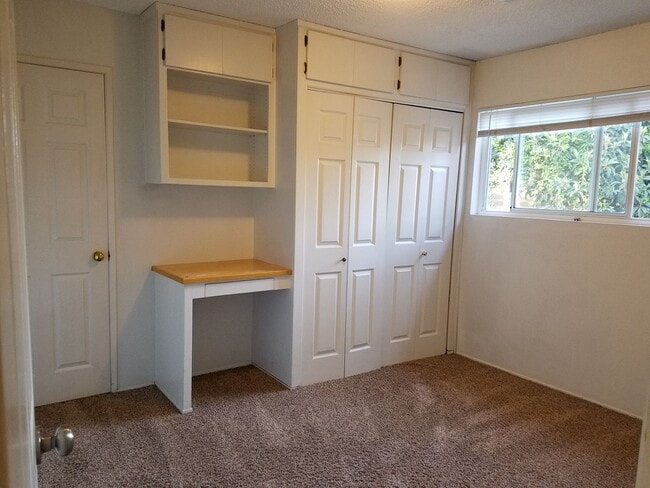 Building Photo - 3bd/2ba House w/ Large Backyard, Available August 7, 2026