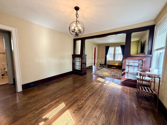 Building Photo - 1818 Kleber St