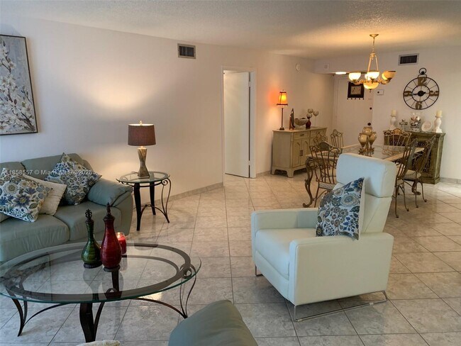 Building Photo - 6039 Collins Ave