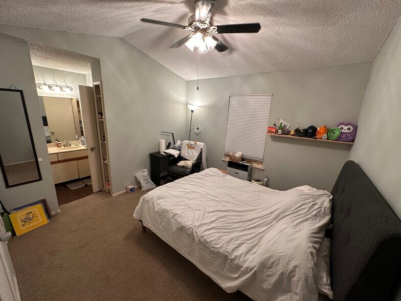 Building Photo - 600 Bagby Ave