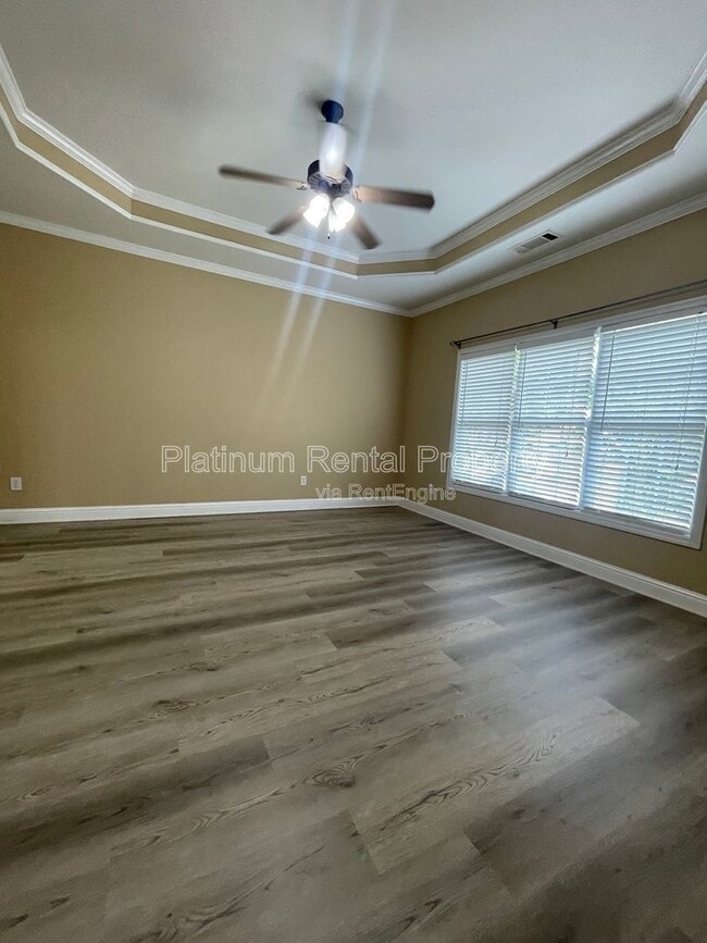 Building Photo - 546 Town Square Way