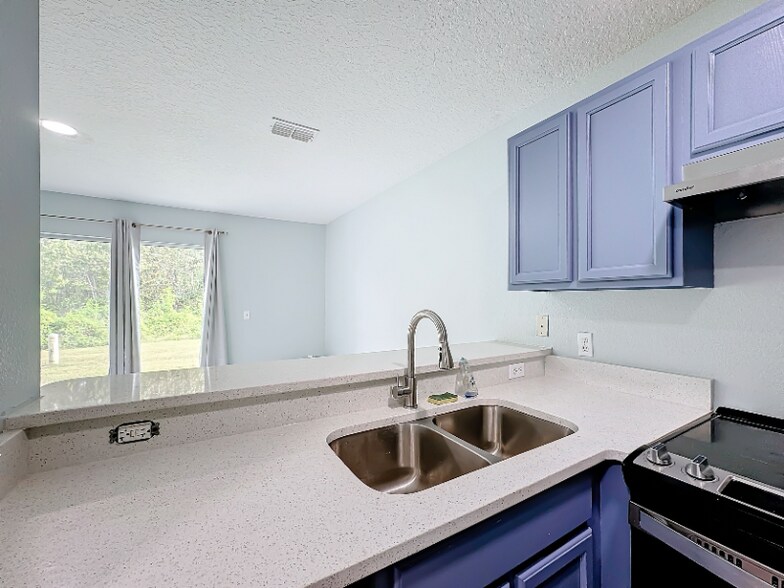 Building Photo - 249 Royal Palm Dr