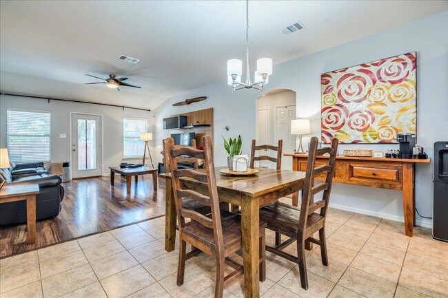 Building Photo - 2532 Ericanna Ln