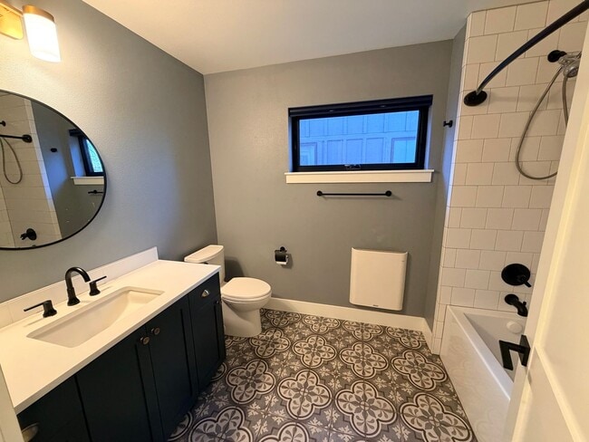 Building Photo - 3Bed/2.5 Bath Townhouse With Large Bonus Room/Office In Woodstock Neighborhood