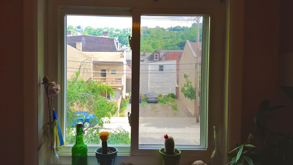 Kitchen window - 14 Cunliffe Way