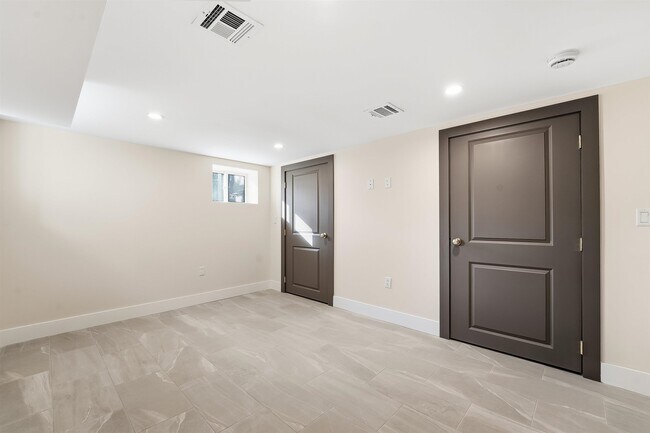 Building Photo - 25 Lembeck Ave