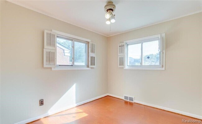 Building Photo - 528 Cardwell St