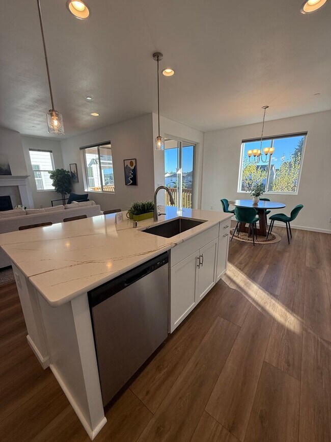 Building Photo - Hogan Heights Community 4 Bed 3.5 Bath