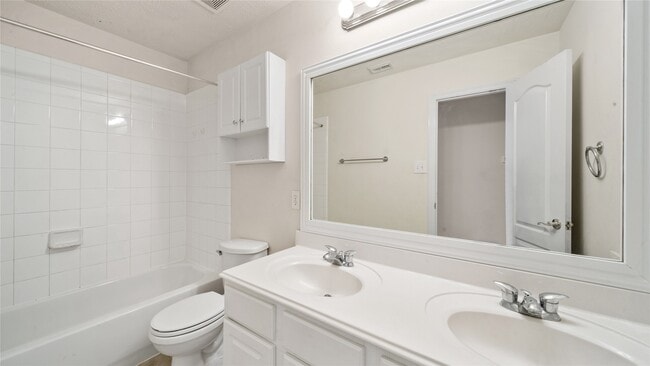 Building Photo - 9219 E Lakeside Dr