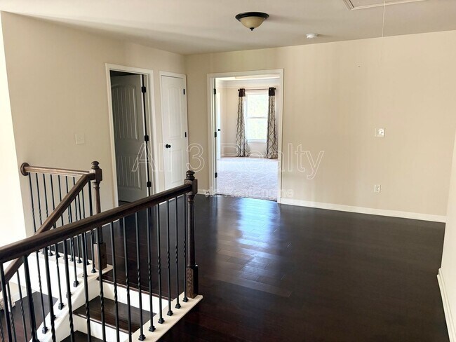 Building Photo - 3738 Valley Spring Dr