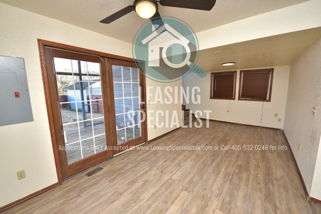 Building Photo - Central Norman 3 Bed 3 Bath MOVE IN SPECIA...