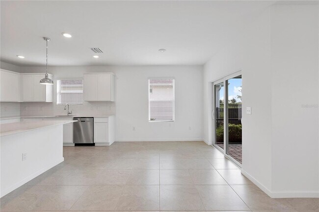 Building Photo - 42392 Cascade Dr