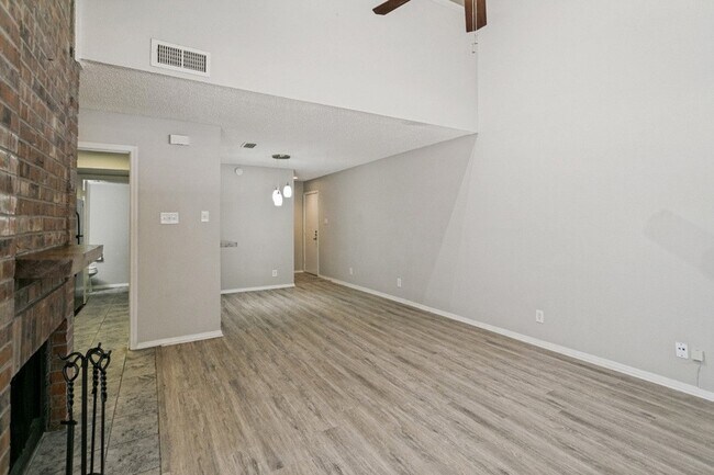 Building Photo - 18240 Midway Rd