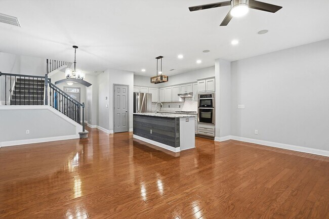 Building Photo - ABSOLUTELY GEORGOUS 2 STORY TOWNHOUSE IN CARY