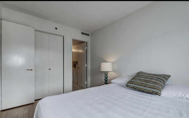 Building Photo - 2 Bedroom Condo unit