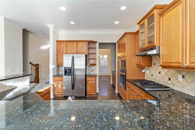 Building Photo - 5460 Glenridge View NE