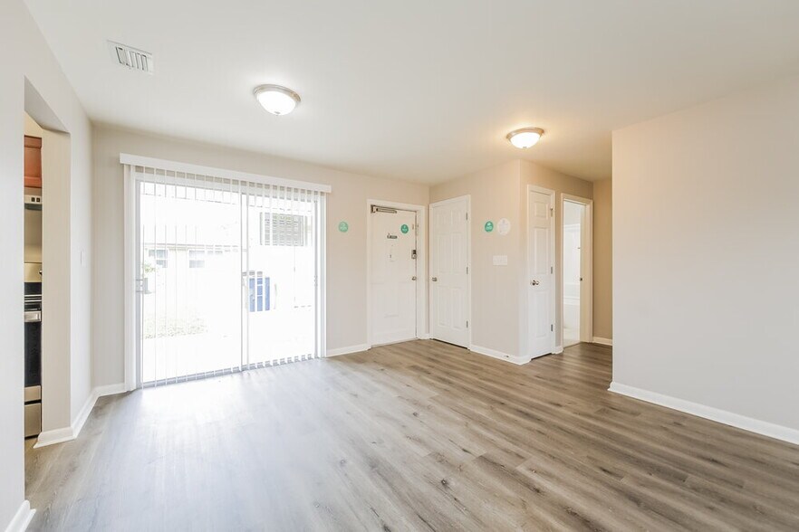 Building Photo - 502 Leeland Heights Blvd E