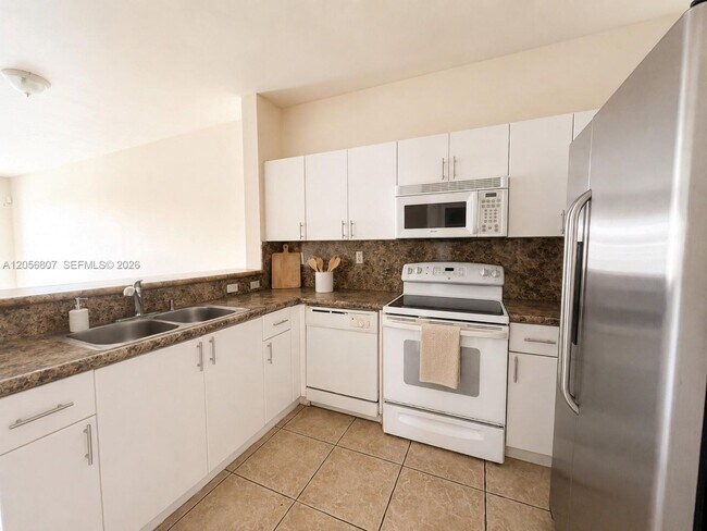 Building Photo - 17650 NW 73rd Ave