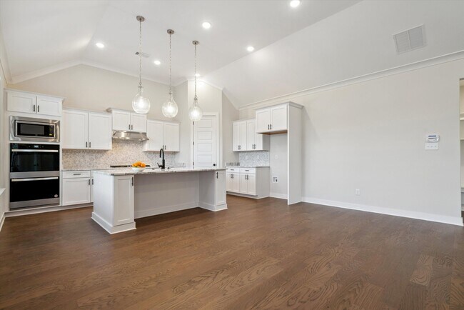 Building Photo - 512 Mount Ivy Dr