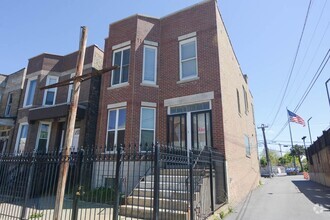 Building Photo - 2053 W Fullerton Ave