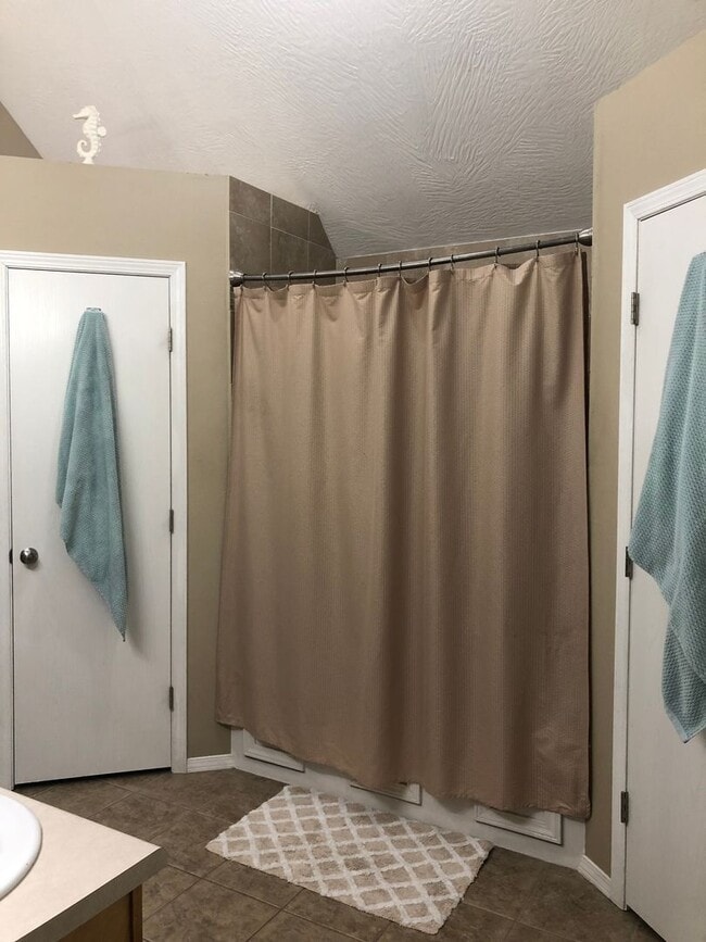 Building Photo - Republic Schools - Gorgeous 4 Bed 2 Bath 2 Car Garage For Rent