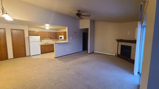 Building Photo - 1 Bed, 1 Bath 930 Sq Ft 2nd Floor