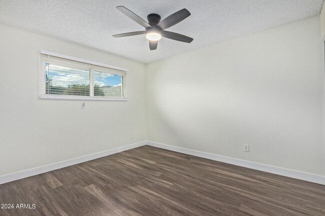 Building Photo - 4414 S Newberry Rd