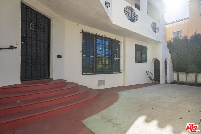 Building Photo - 1032 Masselin Ave