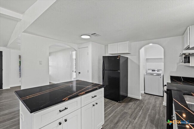 Building Photo - 180 Dunlap Cir