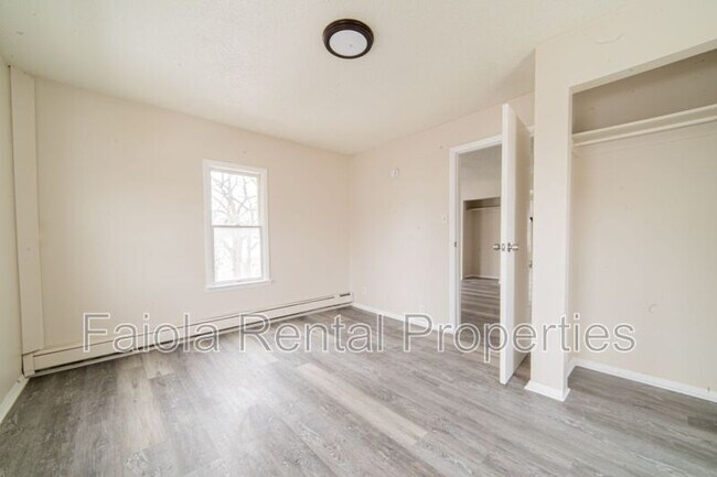 Building Photo - 202 N 7th St