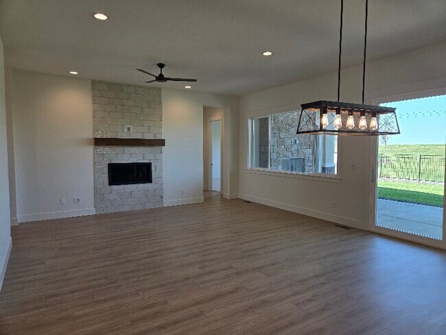 Building Photo - 5630 W Polecat Dr