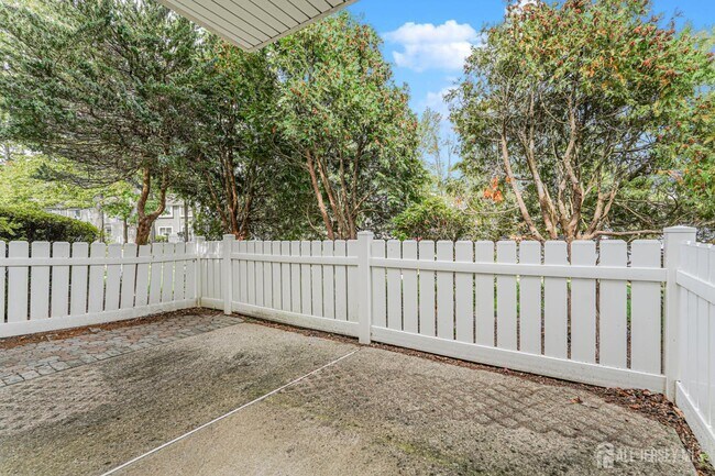 Building Photo - 33 Foxtail Ln