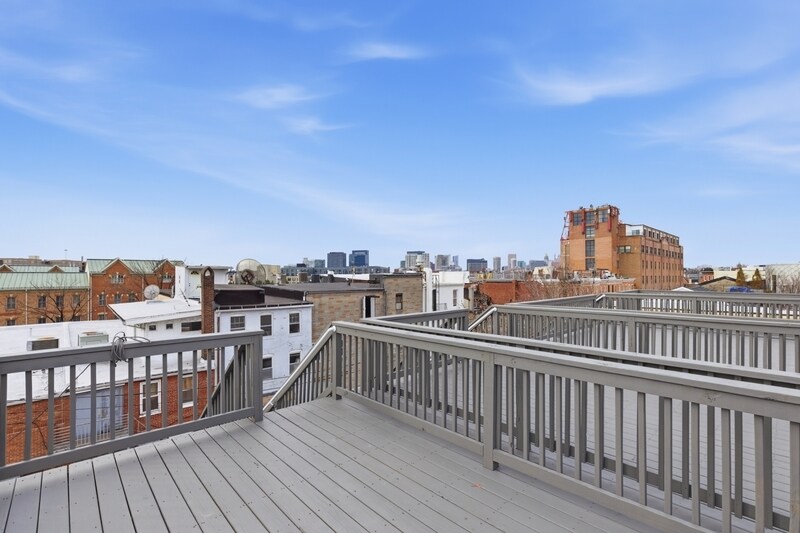 Building Photo - 2212 Cambridge St