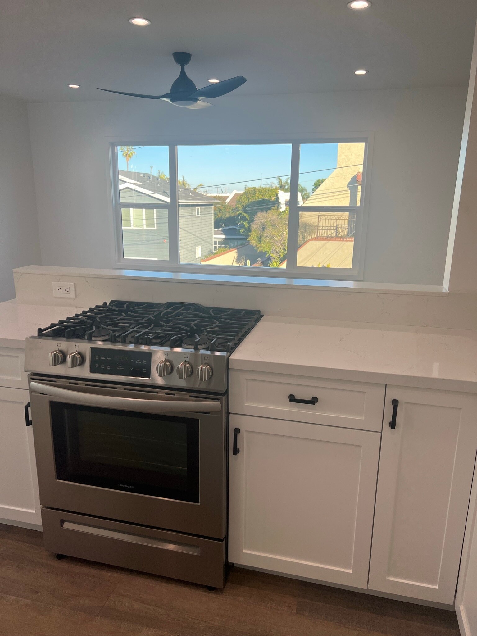 Building Photo - 1605-1/2 Blossom Lane