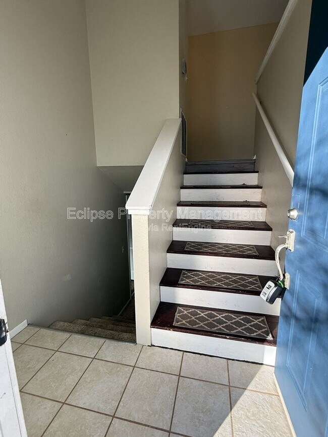 Building Photo - 2810 Bookcliff Ave