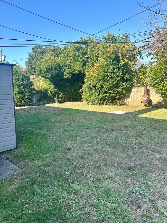 Building Photo - 665 E Broadway