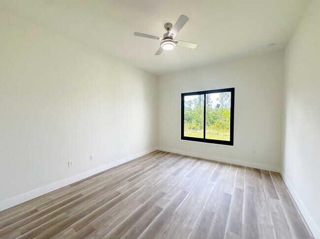 Building Photo - 15561 Aldama Cir