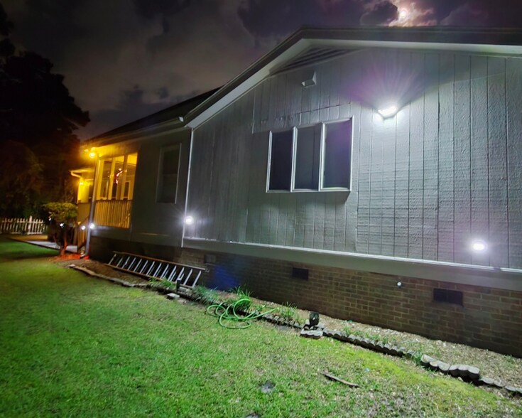 Building Photo - 131 University Dr