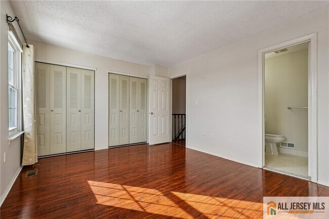 Building Photo - 8 Marsh Ct