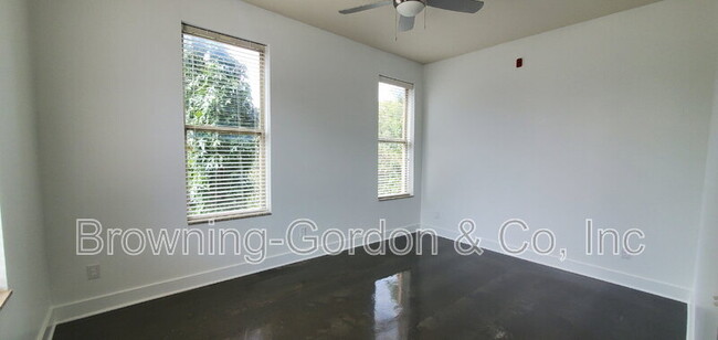 Building Photo - 210 30th Ave N
