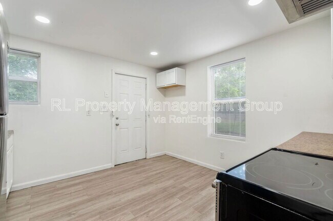 Building Photo - 483 S Champion Ave