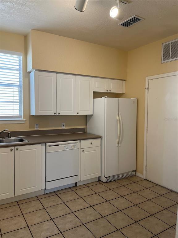 Building Photo - 4007 Sand Palm Ct