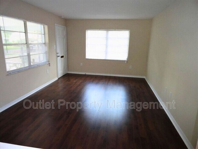 Building Photo - 610 S Lake Formosa Dr