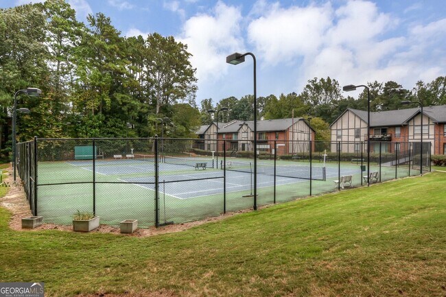 Building Photo - 6851 Roswell Rd