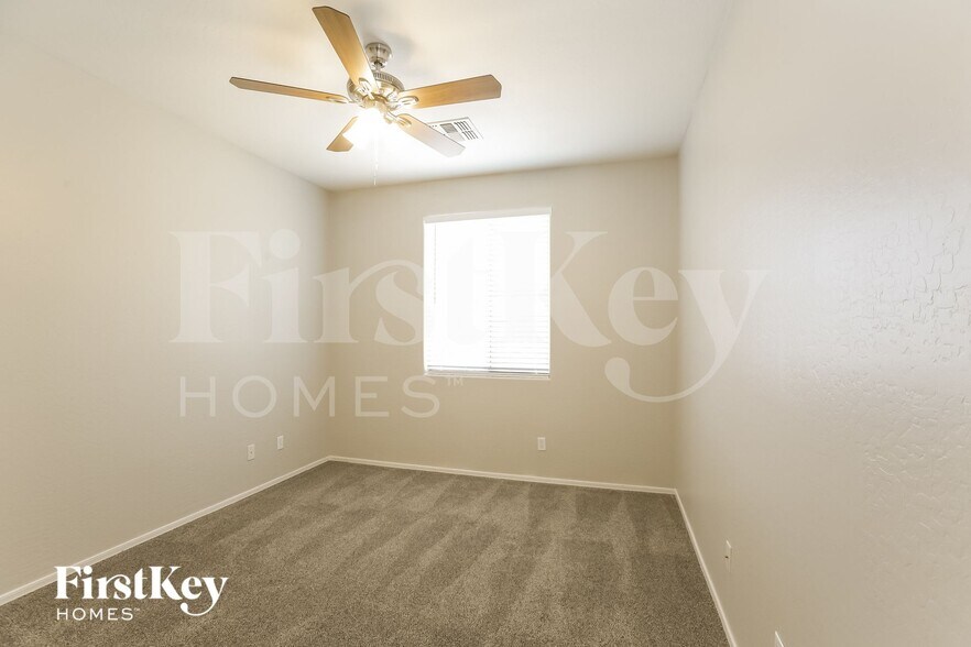 Building Photo - 1263 E Julian Dr