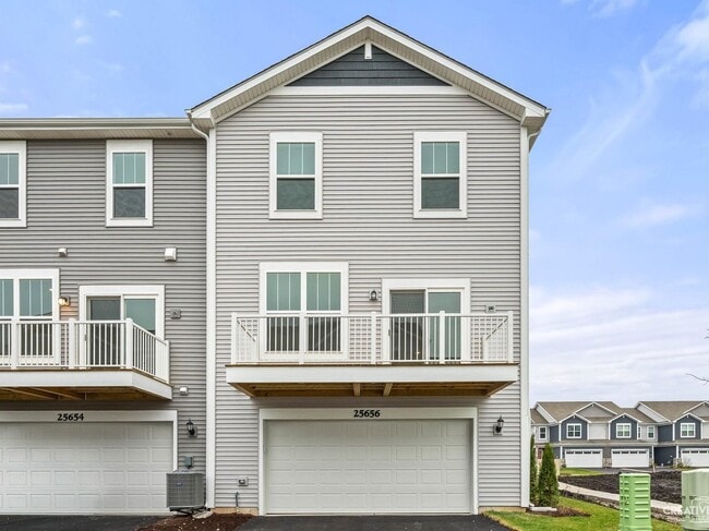 Building Photo - 14949 Dyer Ln