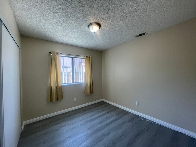 Building Photo - Victorville 4 Bedroom 2 Bathroom
