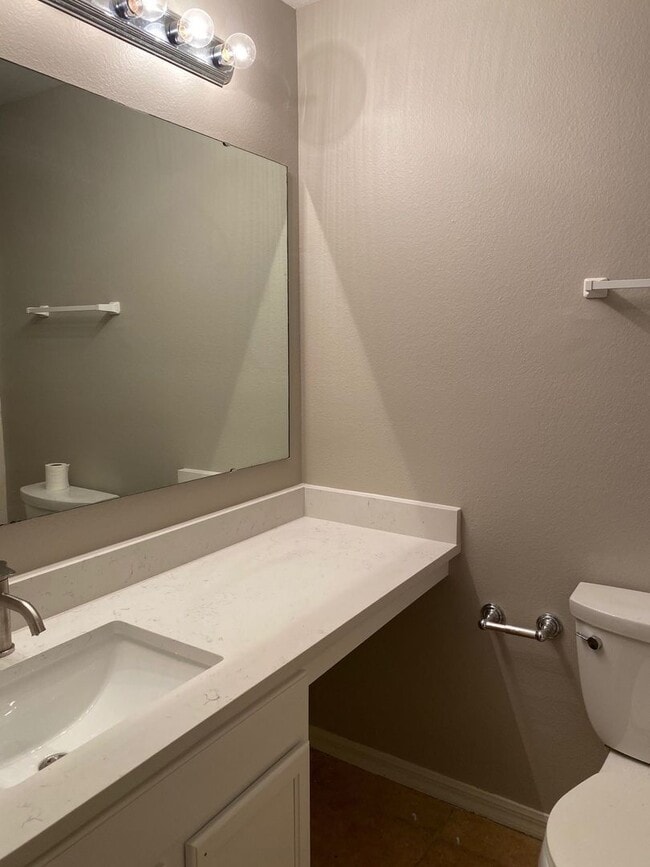 Building Photo - 1123 Breezy Knoll St